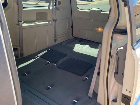 Used 2009 Chrysler Town & Country Touring image 1