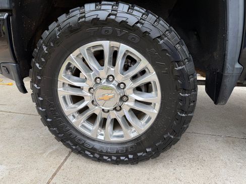 Used 2021 Chevrolet Silverado 2500 High Country w/ Z71 Off-Road Package image 13