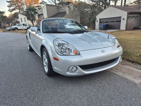 Used 2005 Toyota MR2 image 1