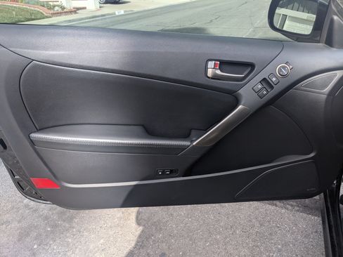 Used 2016 Hyundai Genesis Coupe 3.8 image 17