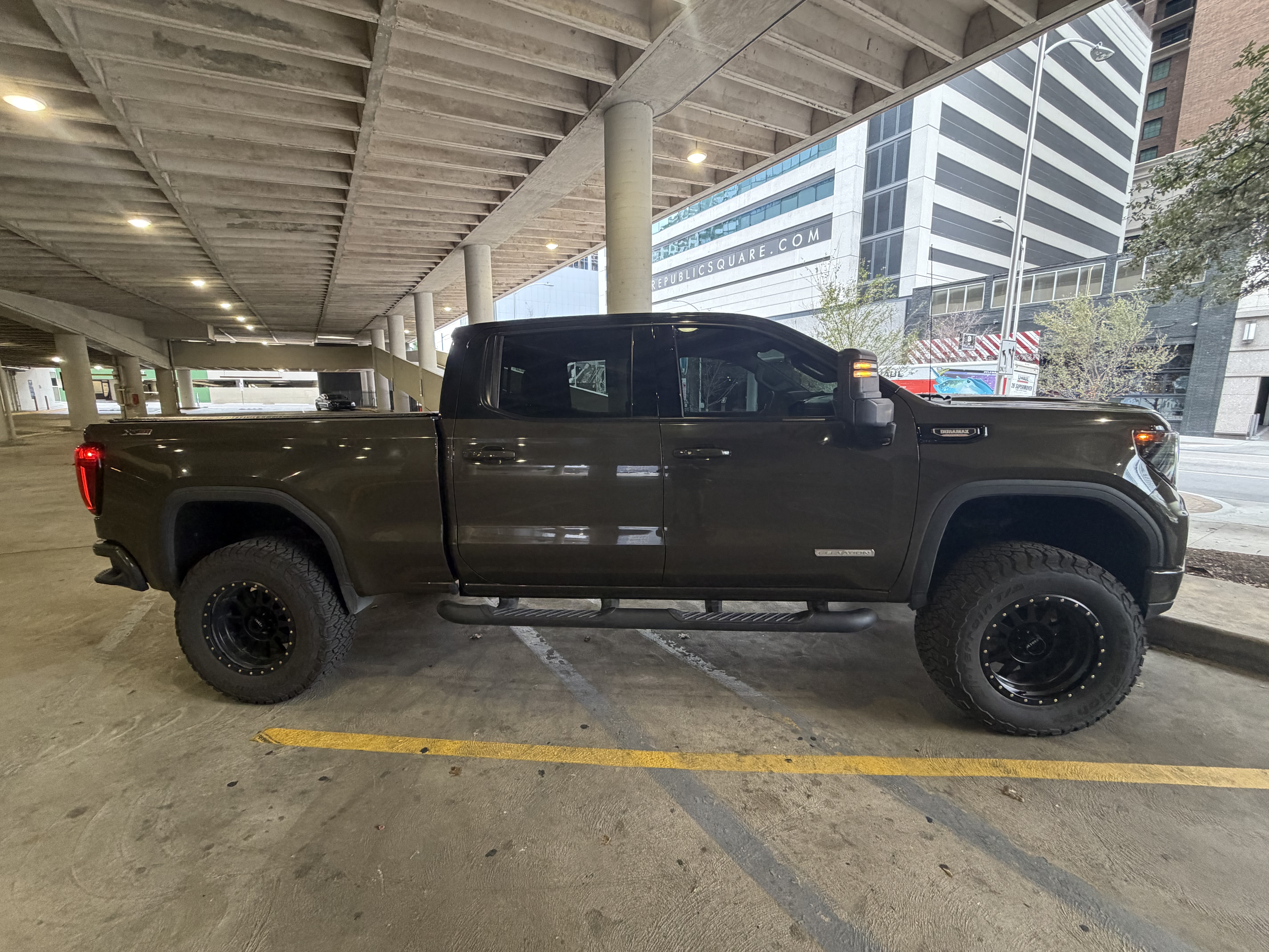 Used 2024 GMC Sierra 1500 Elevation w/ Preferred Package AWD/4WD image 5