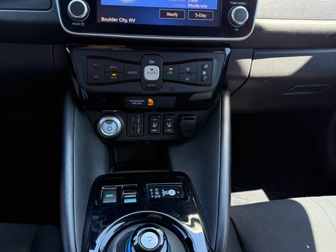 Used 2022 Nissan Leaf SV FWD image 15
