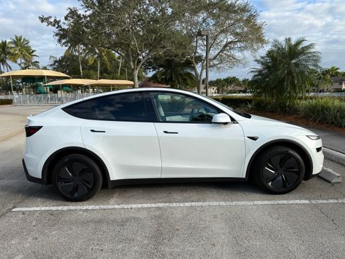 Used 2026 Tesla Model Y Long Range image 2