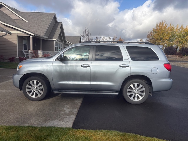 Used 2016 Toyota Sequoia Limited w/ Safety & Convenience Package AWD/4WD image 10