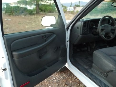 Used 2004 Chevrolet Silverado 1500 W/T w/ Light Duty Power Package AWD/4WD image 12