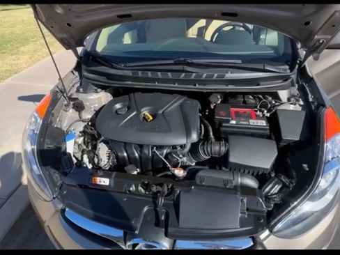 Used 2013 Hyundai Elantra GLS w/ Preferred Pkg image 2