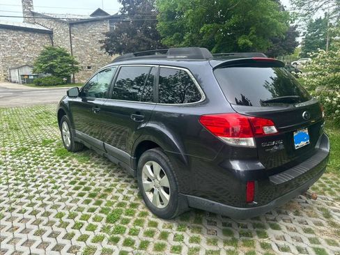 Used 2010 Subaru Outback 2.5i Limited AWD/4WD image 15