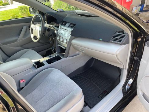 Used 2010 Toyota Camry LE FWD image 4