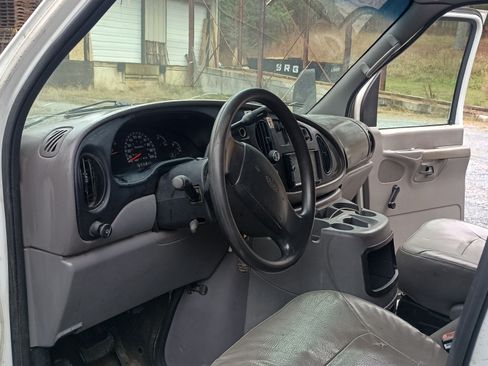 Used 2002 Ford E-350 and Econoline 350 Super Duty image 6