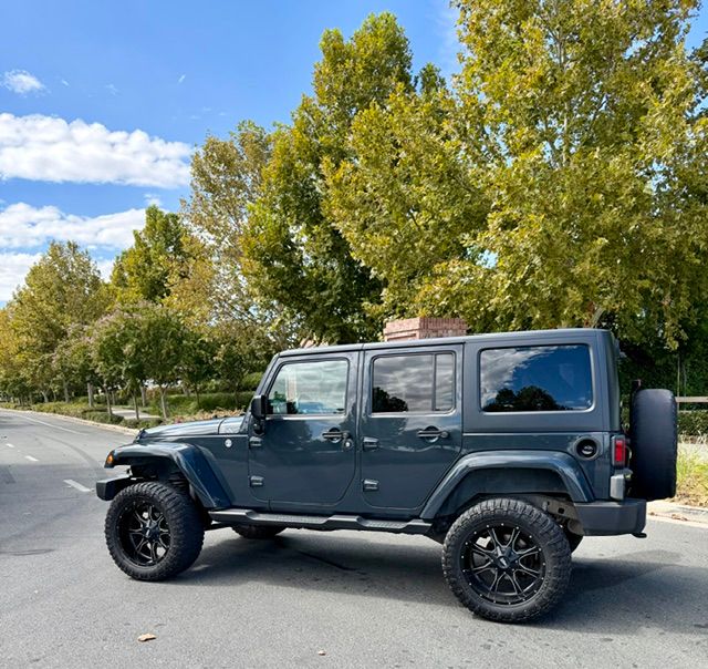 Used 2016 Jeep Wrangler Unlimited Sahara w/ Connectivity Group AWD/4WD image 4