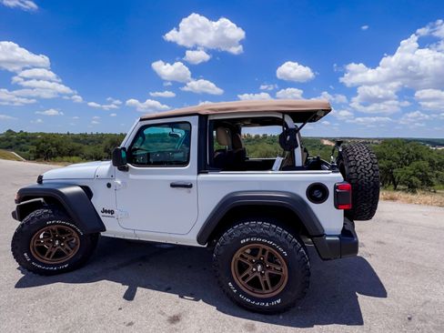 Used 2022 Jeep Wrangler Sport image 3