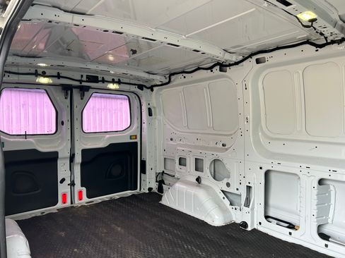 Used 2017 Ford Transit 250 130 Low Roof RWD image 13