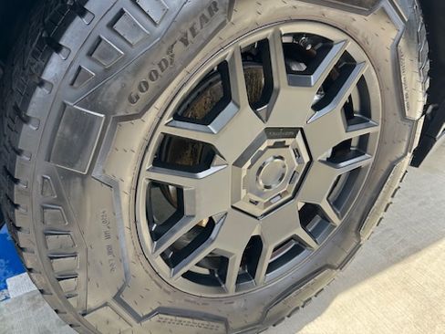 Used 2024 Tesla Cybertruck AWD Crew Cab image 13