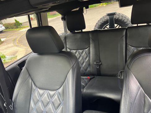 Used 2015 Jeep Wrangler Unlimited Sport w/ Quick Order Package 24S AWD/4WD image 14