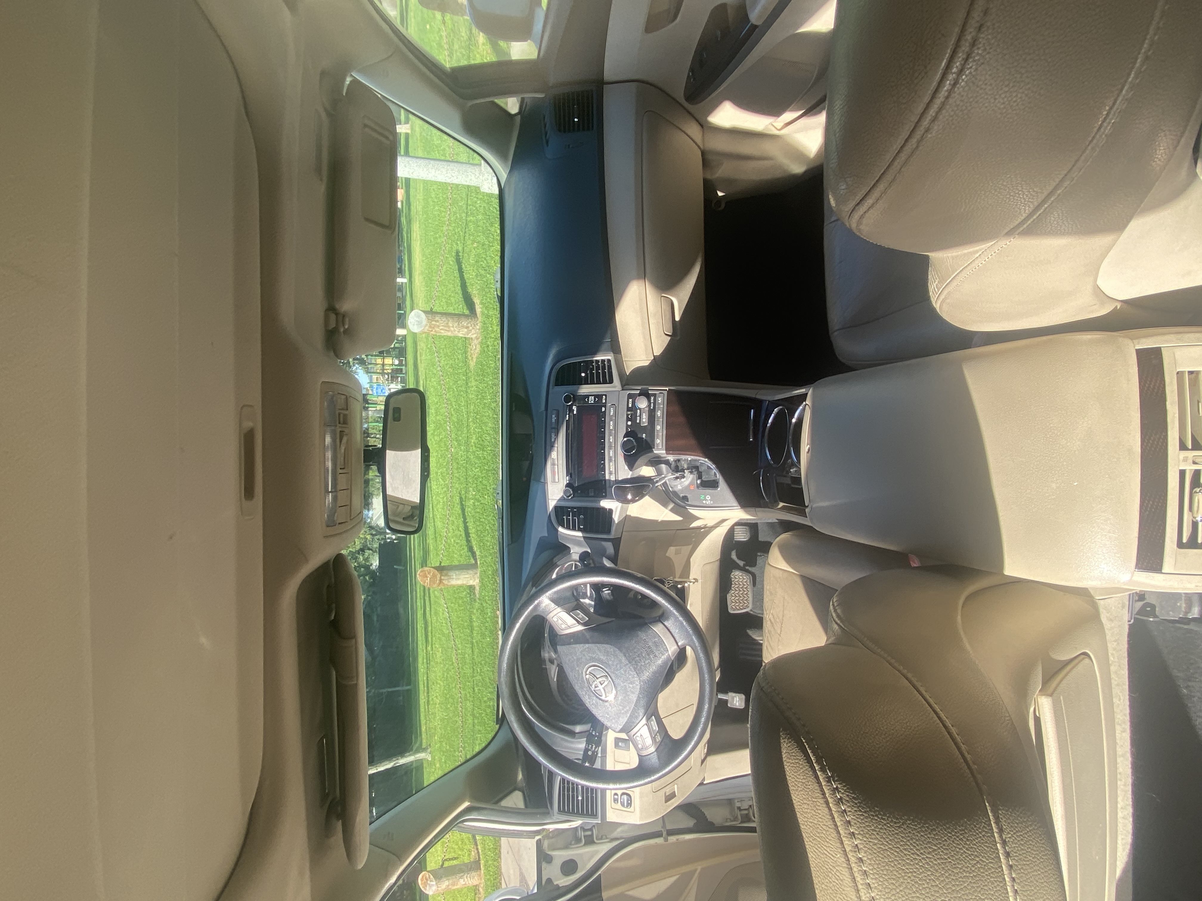 Used 2010 Toyota Venza FWD image 1
