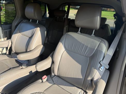 Used 2010 Toyota Sienna XLE Limited FWD image 15