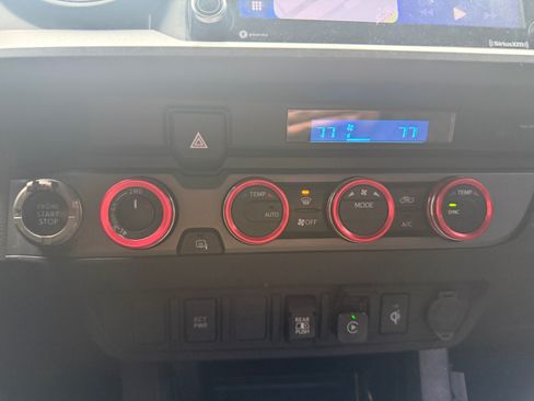 Used 2022 Toyota Tacoma TRD Off-Road AWD/4WD image 18