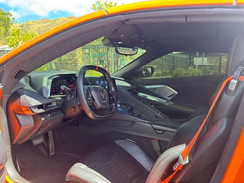 Used 2022 Chevrolet Corvette Stingray Premium Conv w/ Z51 Performance Package image 9