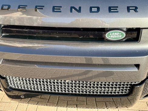 Used 2024 Land Rover Defender 110 X-Dynamic SE image 5