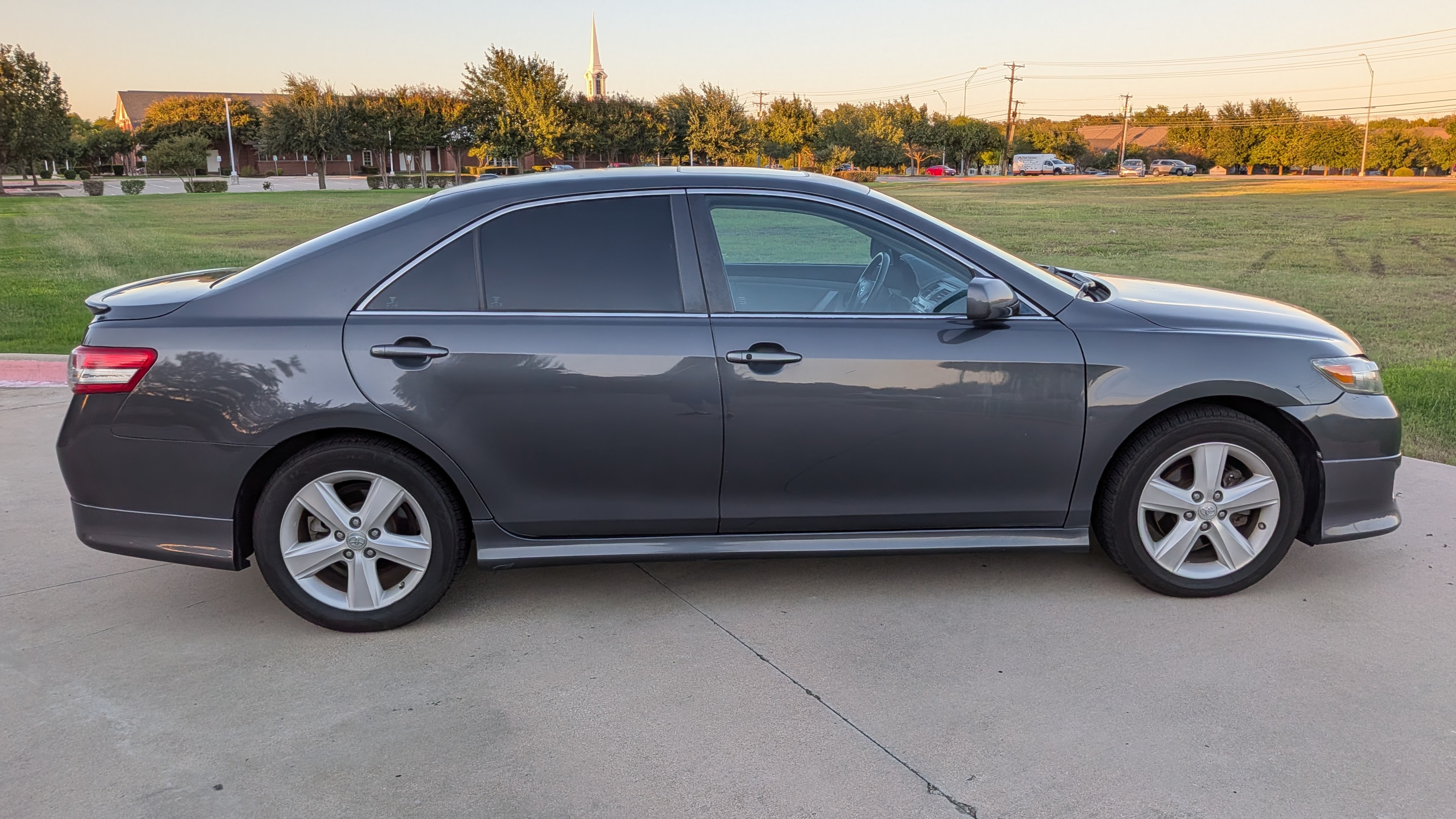 Used 2011 Toyota Camry SE w/ Sport Leather Pkg FWD image 5