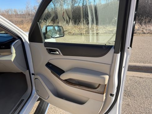 Used 2019 GMC Yukon Denali w/ Denali Ultimate Package image 18