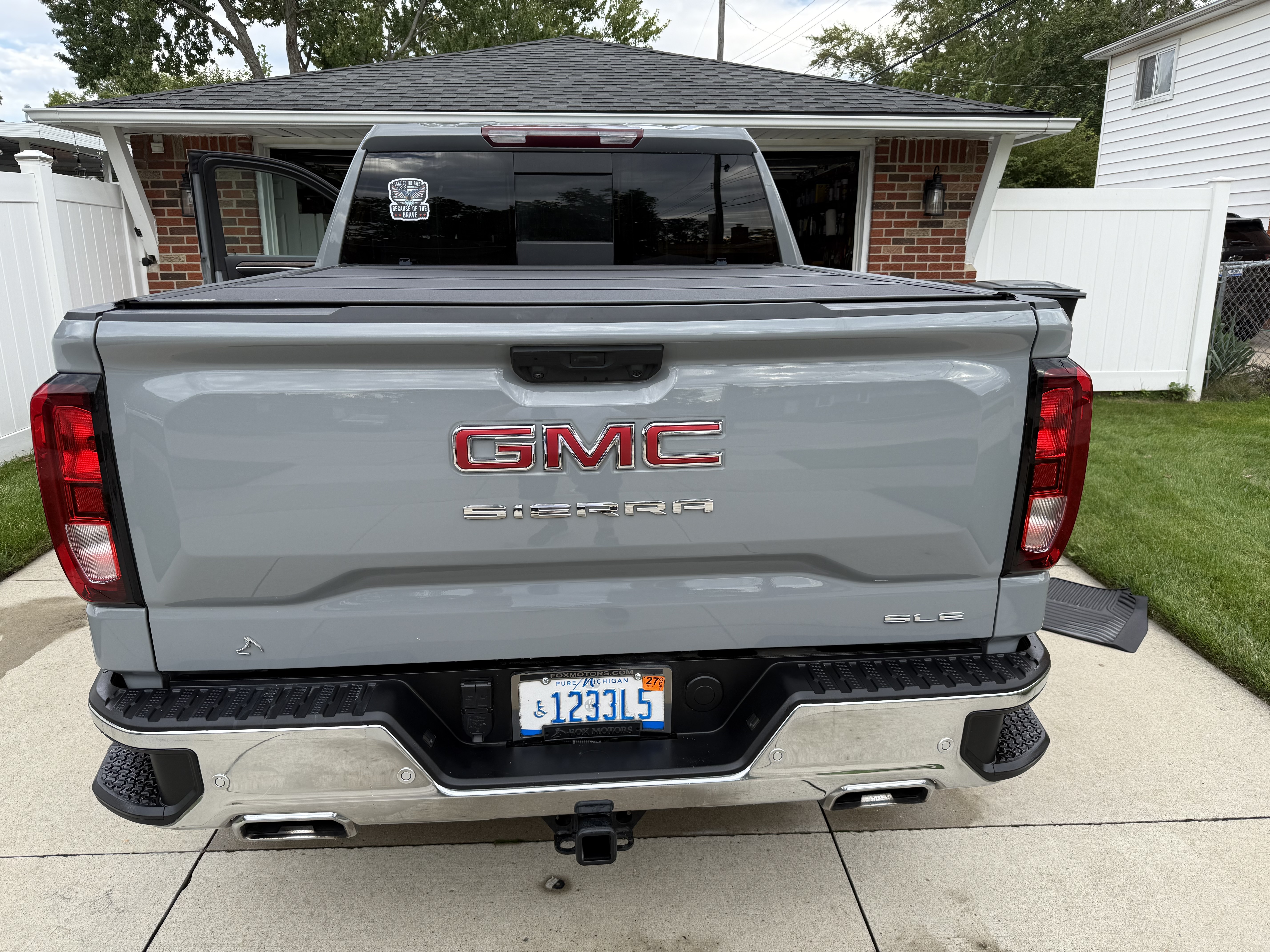 Used 2024 GMC Sierra 1500 SLE w/ Preferred Package AWD/4WD image 5