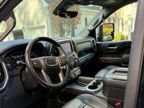 Used 2021 GMC Sierra 2500 Denali w/ Denali Black Diamond Edition image 12