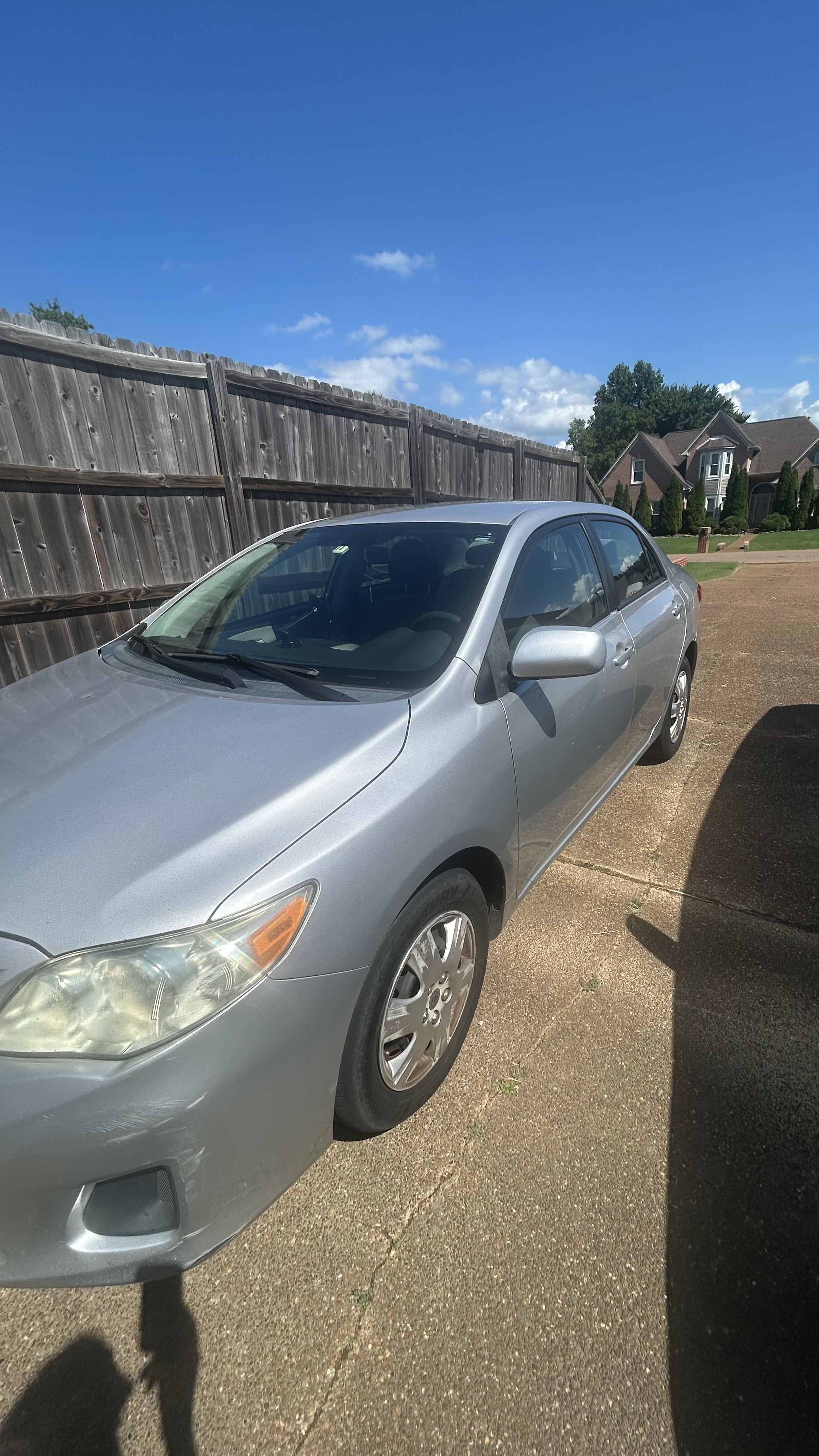 Used 2011 Toyota Corolla LE FWD image 2
