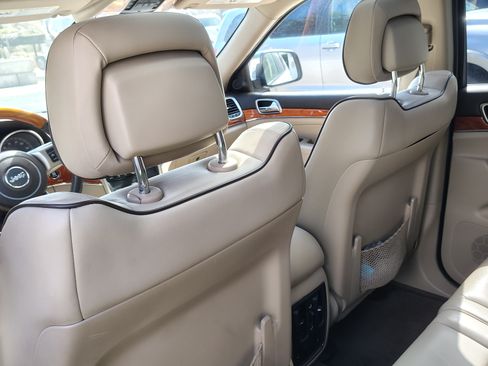 Used 2013 Jeep Grand Cherokee Overland image 15