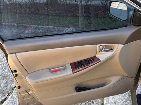 Used 2005 Toyota Corolla CE image 8