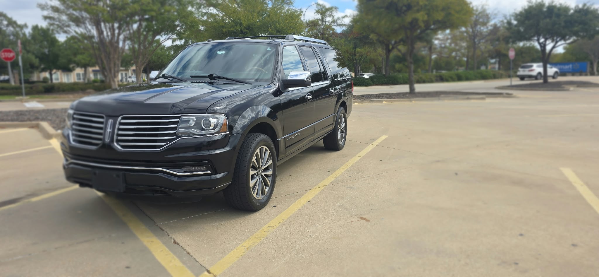 Used 2016 Lincoln Navigator L Select AWD/4WD image 4