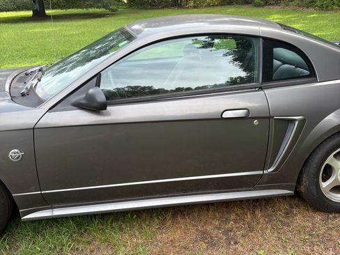 Used 2004 Ford Mustang Coupe RWD image 2