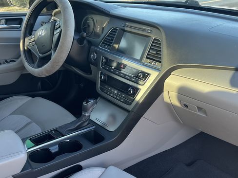 Used 2017 Hyundai Sonata SE FWD image 18