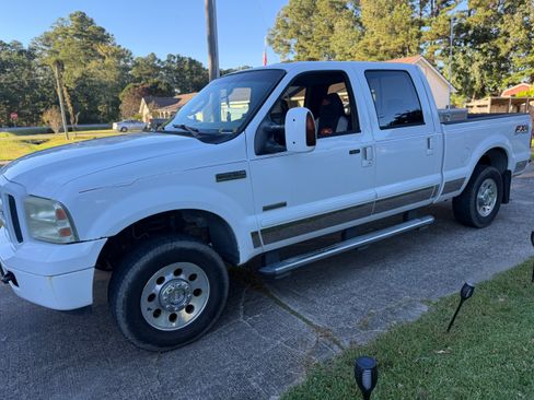 Used 2006 Ford F250 XLT image 2