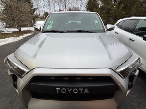 Used 2019 Toyota 4Runner SR5 image 2
