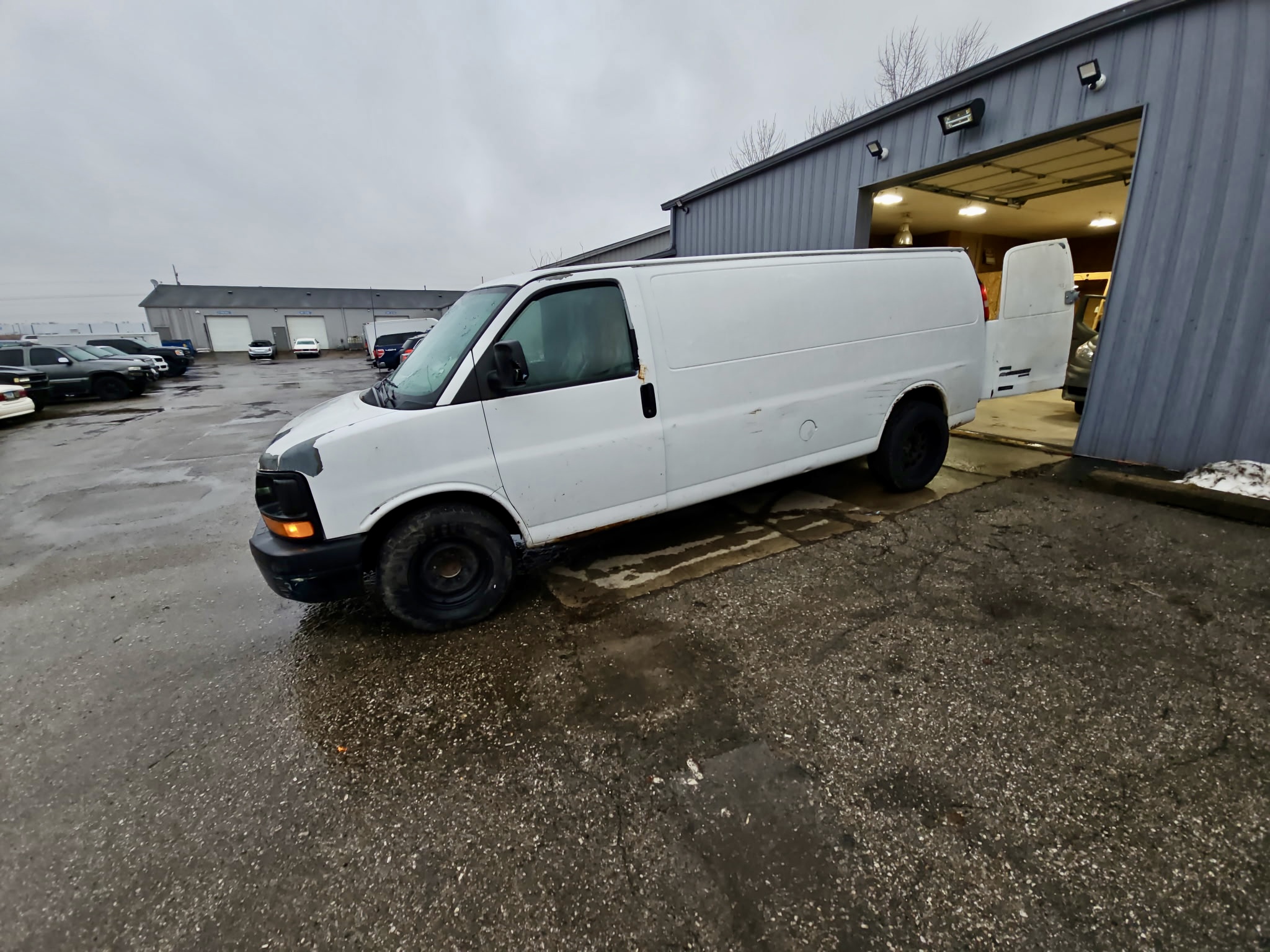 Used 2011 Chevrolet Express 3500 Extended RWD image 1