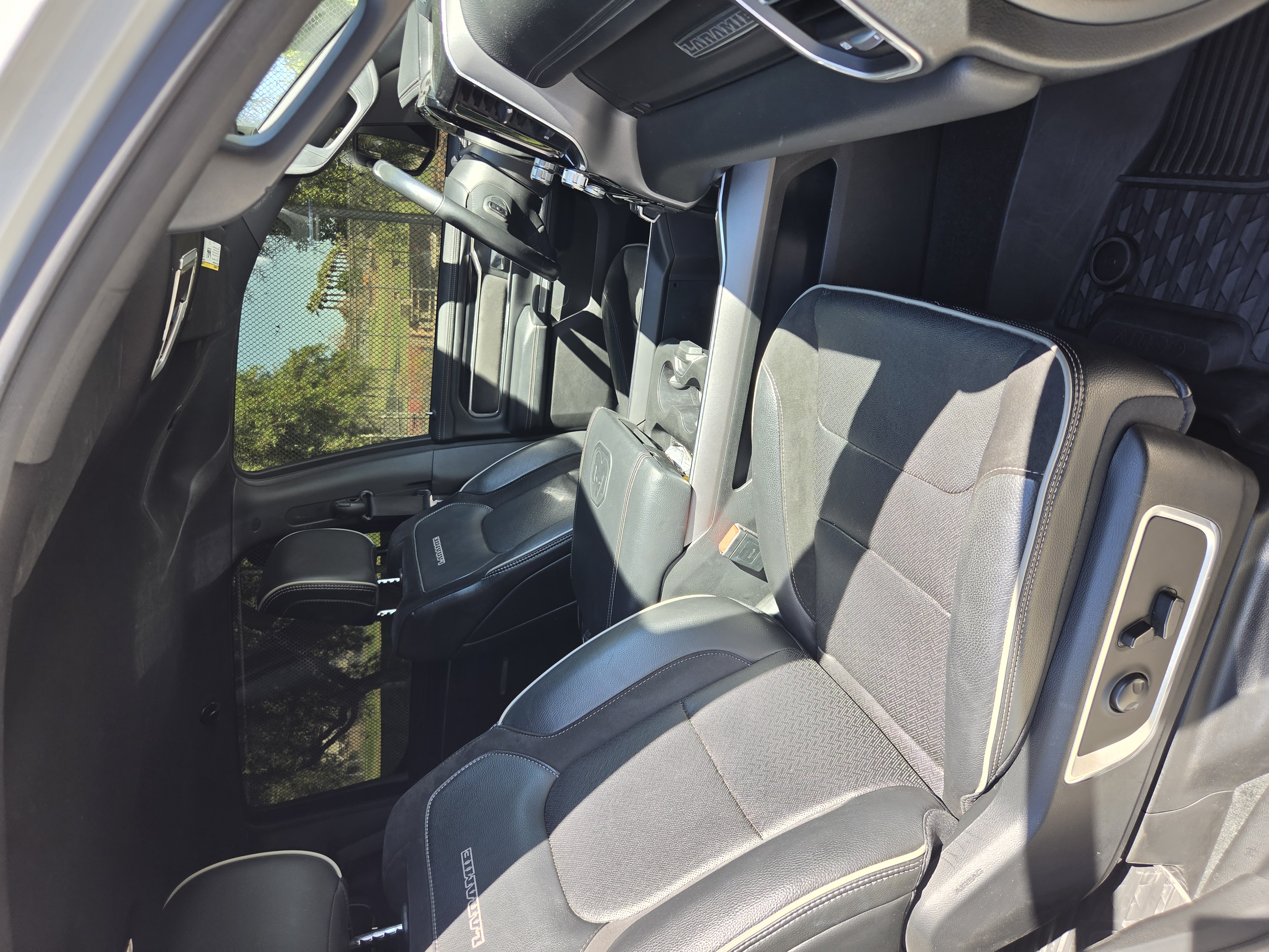 Used 2022 RAM 1500 Laramie AWD/4WD image 16