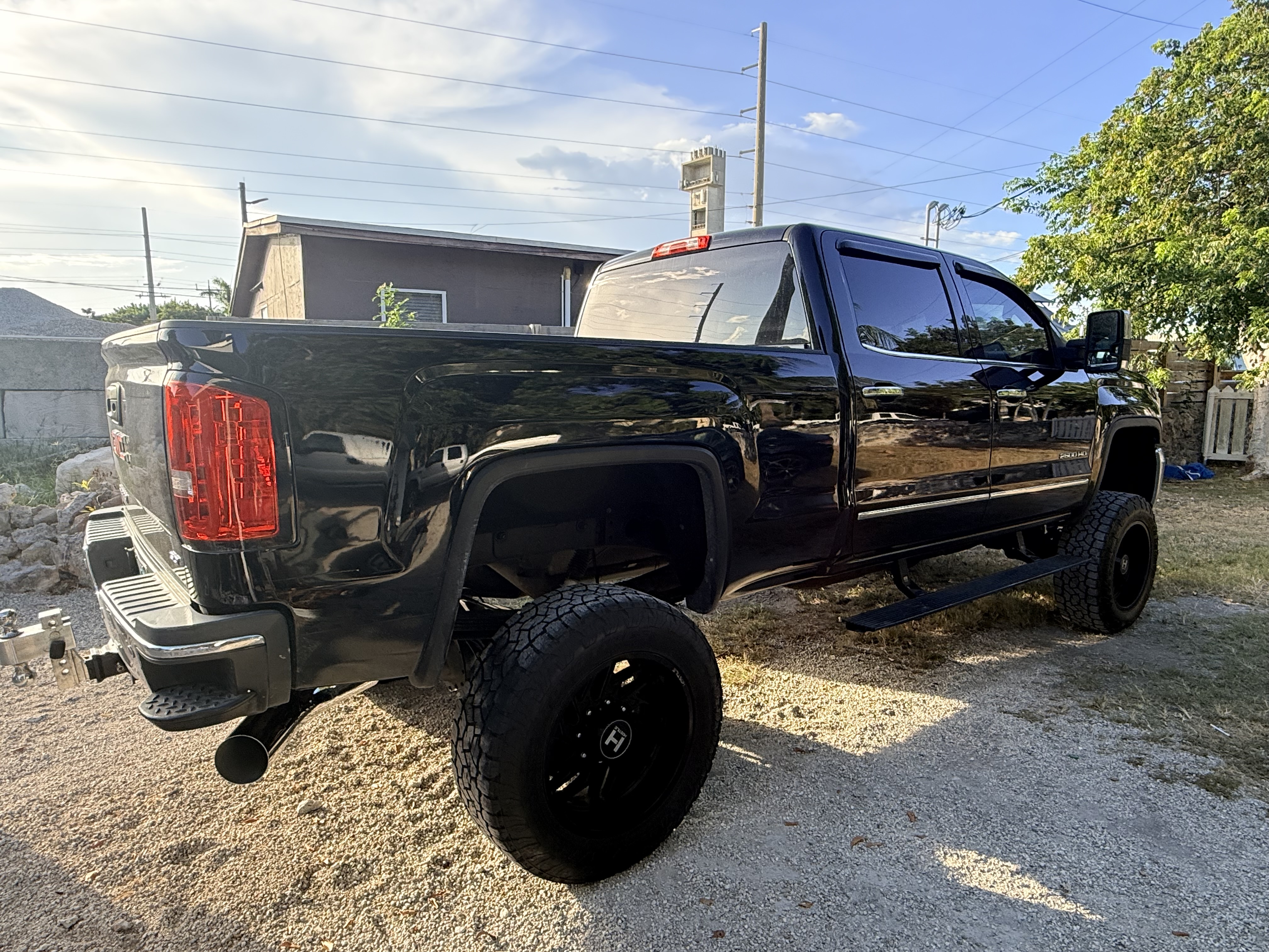 Used 2015 GMC Sierra 2500 SLT w/ Duramax Plus Package AWD/4WD image 4