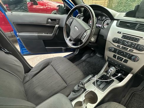 Used 2011 Ford Focus SE w/ 201A Rapid Spec Order Code image 4