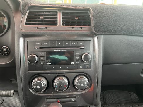 Used 2014 Dodge Challenger SXT w/ Sport Appearance Package image 9