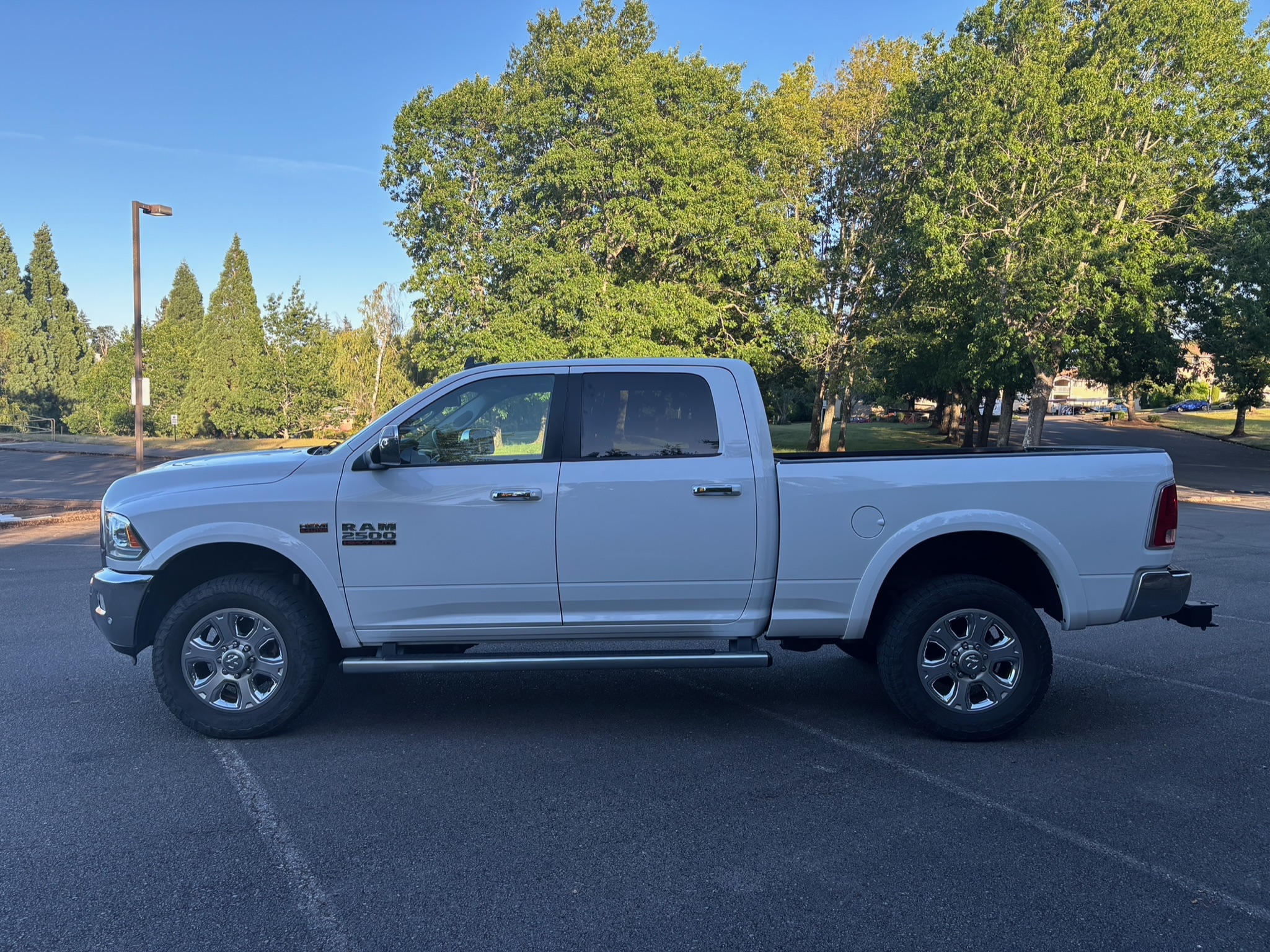 Used 2016 RAM 2500 Laramie AWD/4WD image 2
