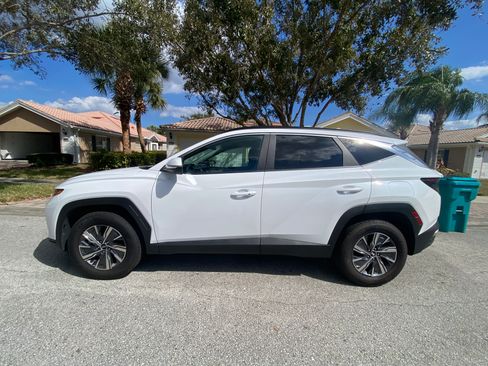 Used 2022 Hyundai Tucson Blue image 1