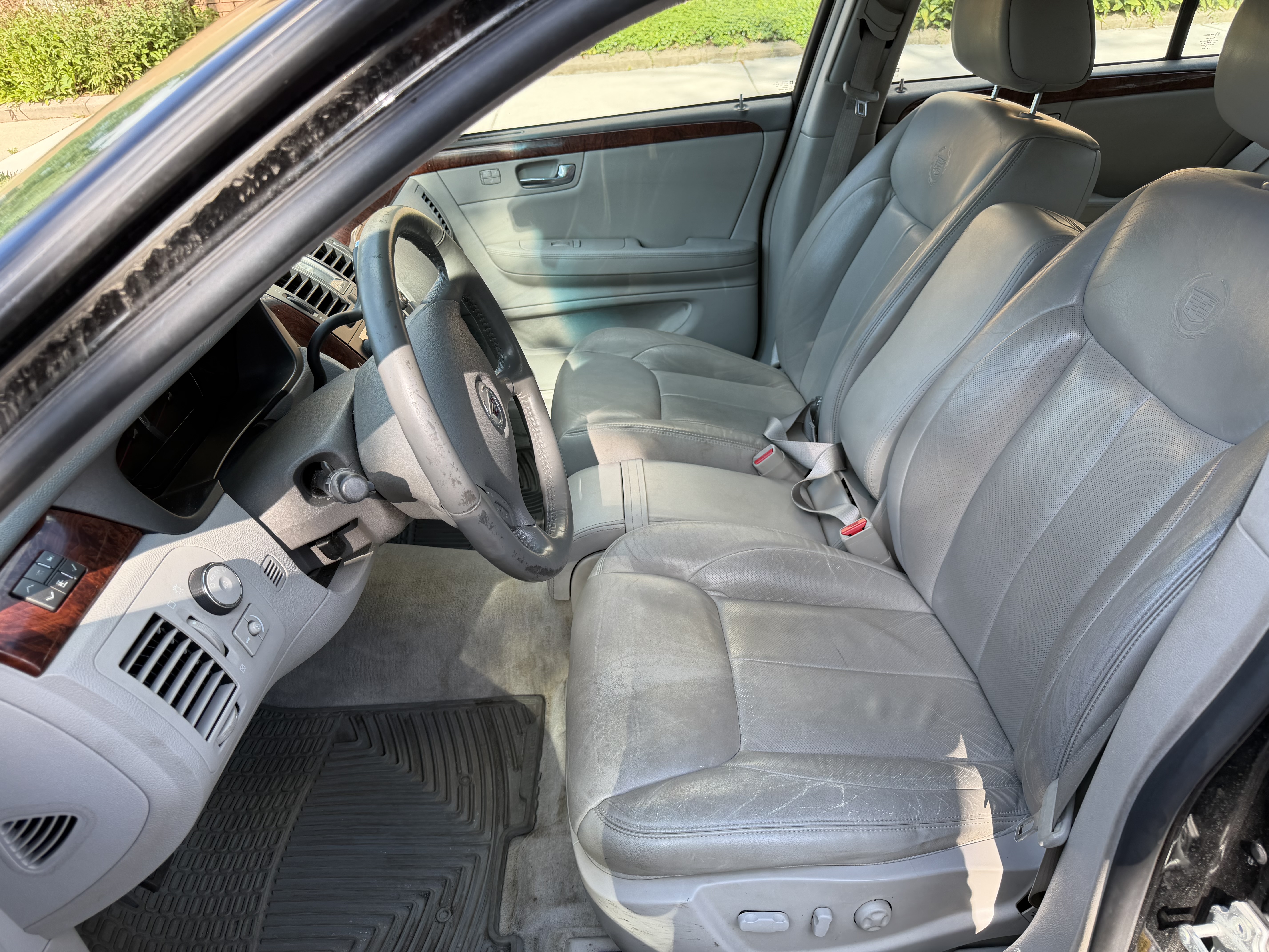 Used 2007 Cadillac DTS Luxury I w/ Sun And Sound Package FWD image 6