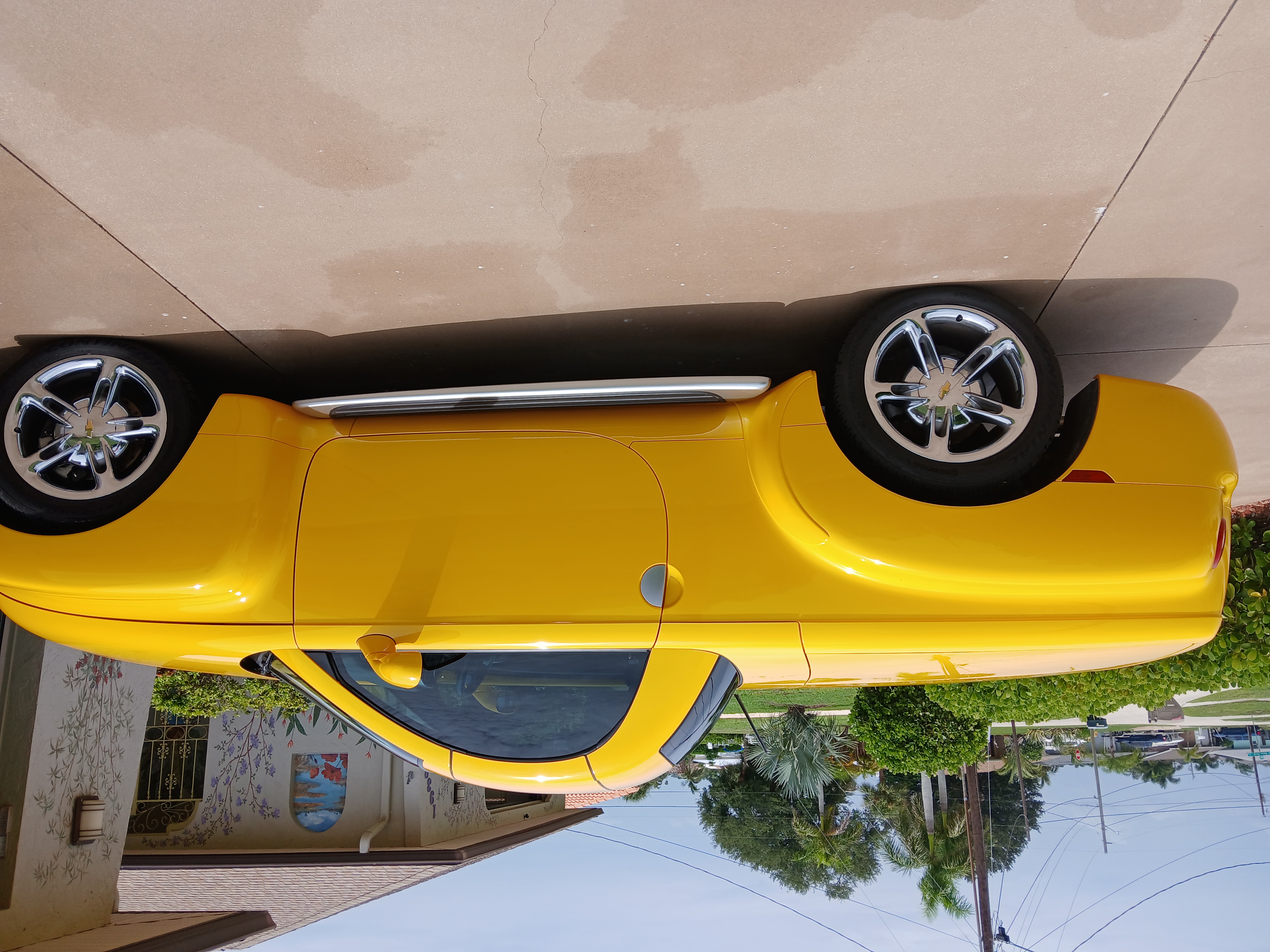 Used 2005 Chevrolet SSR w/ Preferred Equipment Group RWD image 5