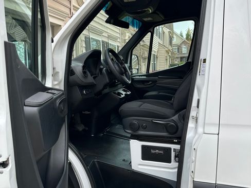 Used 2021 Mercedes-Benz Sprinter 2500 image 13
