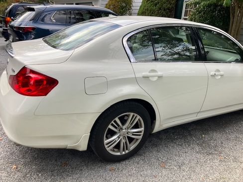 Used 2015 INFINITI Q40 Sedan 4D w/ Moonroof Package image 6