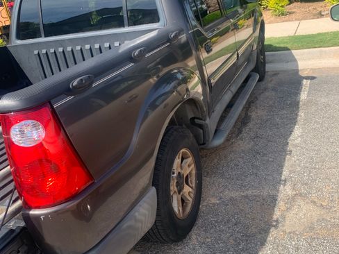Used 2005 Ford Explorer Sport Trac XLT RWD image 16