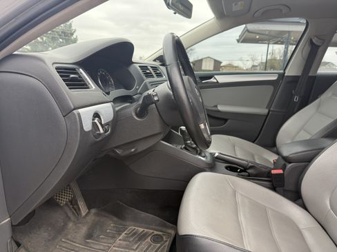 Used 2013 Volkswagen Jetta SEL Premium image 24