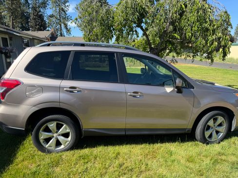 Used 2015 Subaru Forester 2.5i Premium AWD/4WD image 1