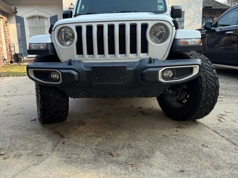 Used 2019 Jeep Wrangler Unlimited Sahara image 8